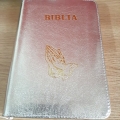 Biblie medie lux roz auriu sidef, cu maini